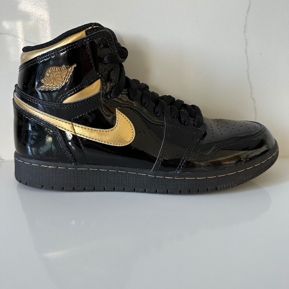 Air Jordan 1 Retro High OG ‘Black Gold Patent’